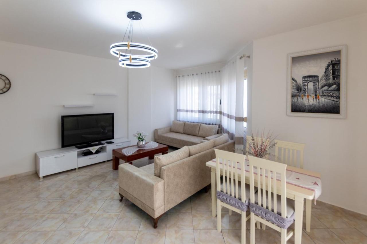 Spacious 2 Bedroom Apartment In Durres Beach Kültér fotó