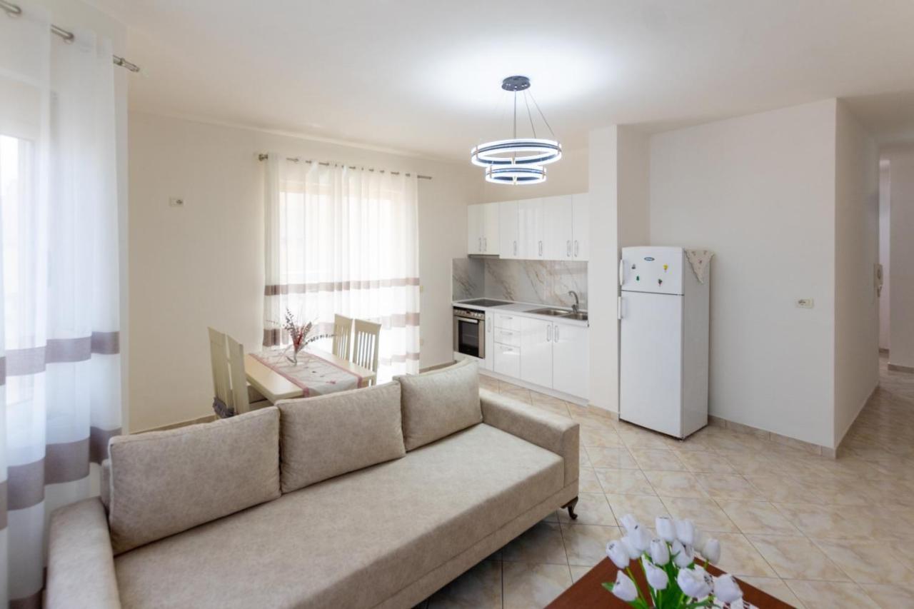 Spacious 2 Bedroom Apartment In Durres Beach Kültér fotó