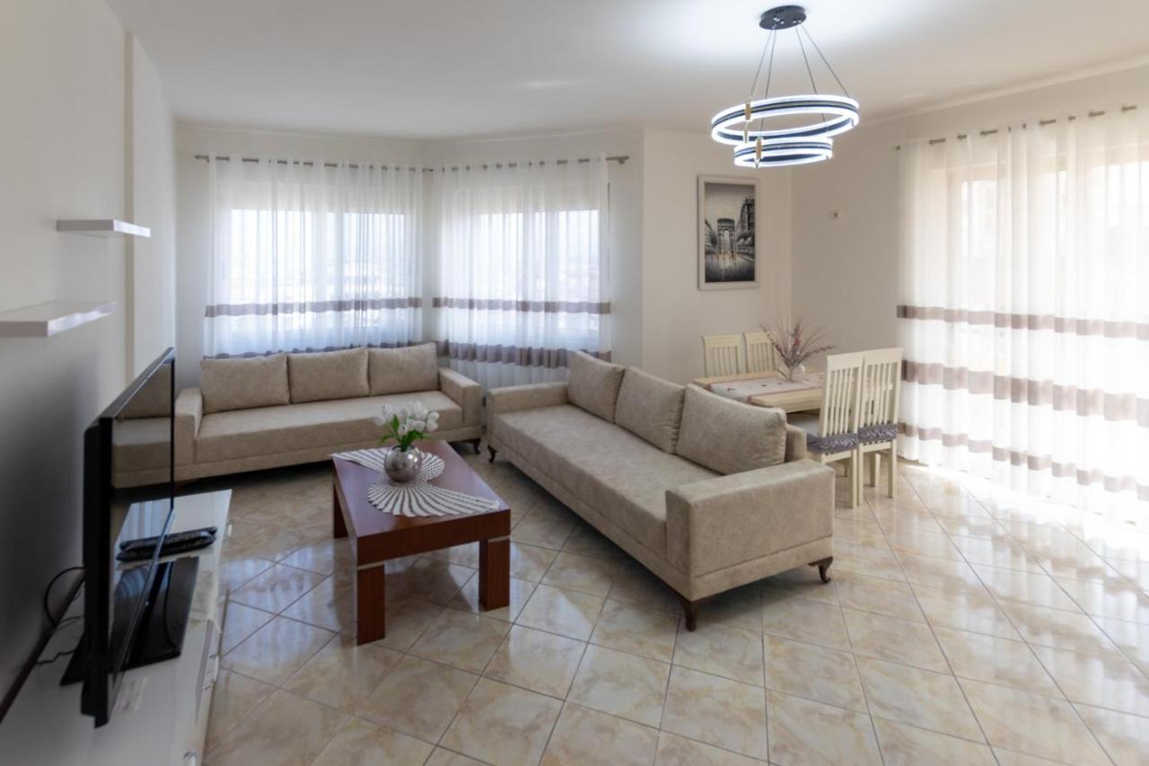 Spacious 2 Bedroom Apartment In Durres Beach Kültér fotó