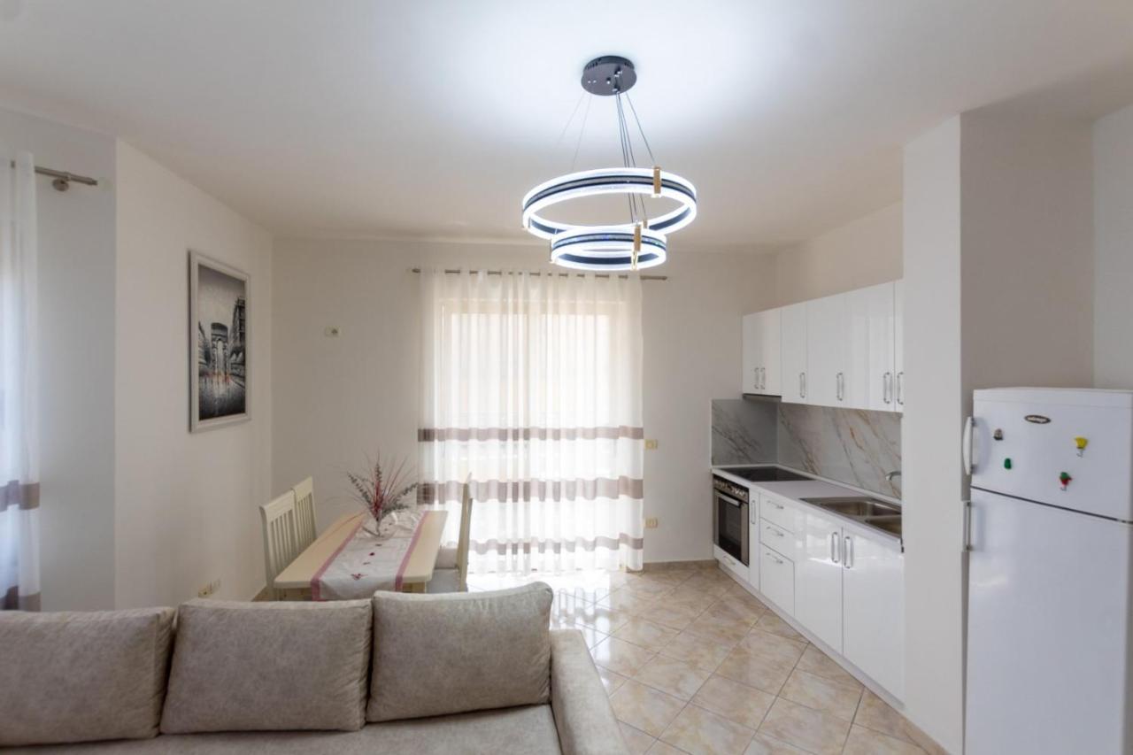 Spacious 2 Bedroom Apartment In Durres Beach Kültér fotó