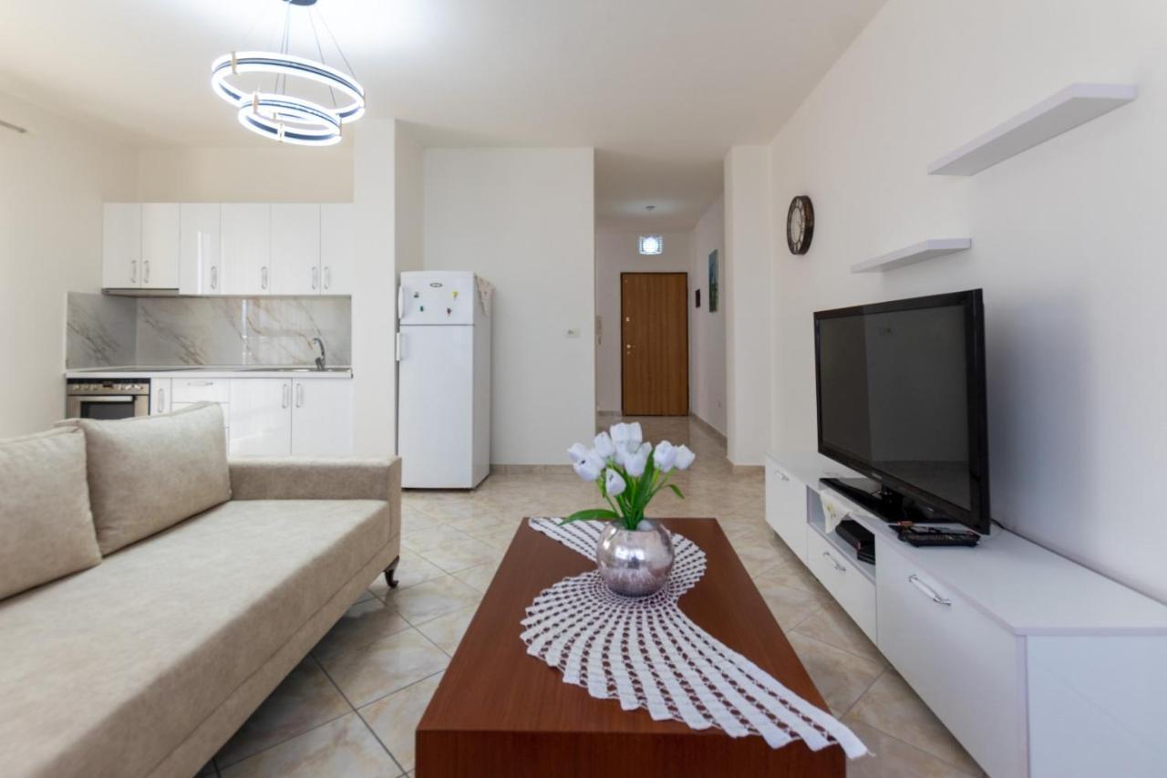 Spacious 2 Bedroom Apartment In Durres Beach Kültér fotó