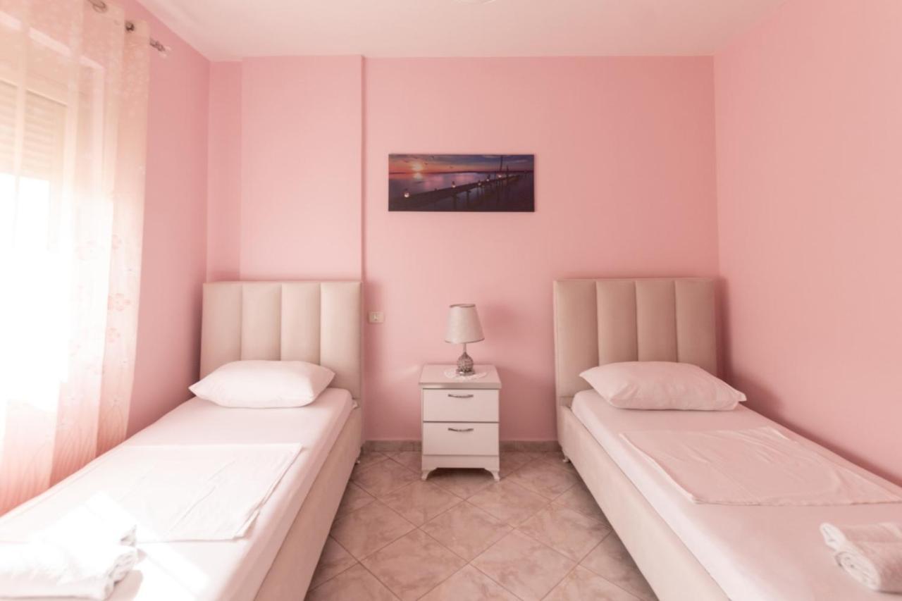 Spacious 2 Bedroom Apartment In Durres Beach Kültér fotó