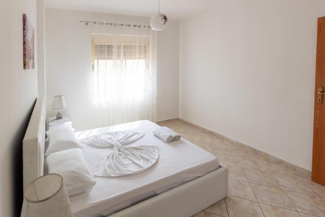 Spacious 2 Bedroom Apartment In Durres Beach Kültér fotó