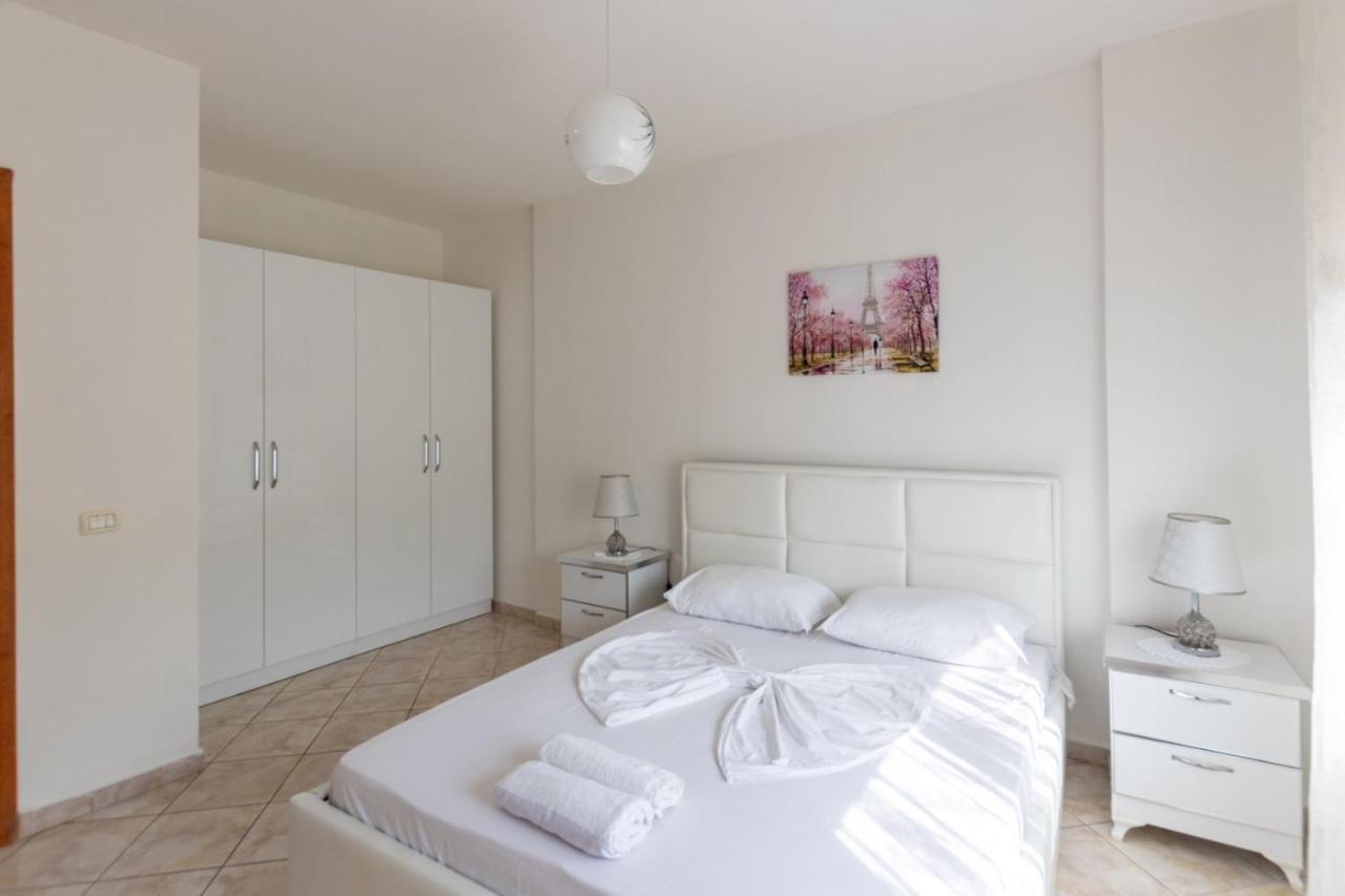 Spacious 2 Bedroom Apartment In Durres Beach Kültér fotó